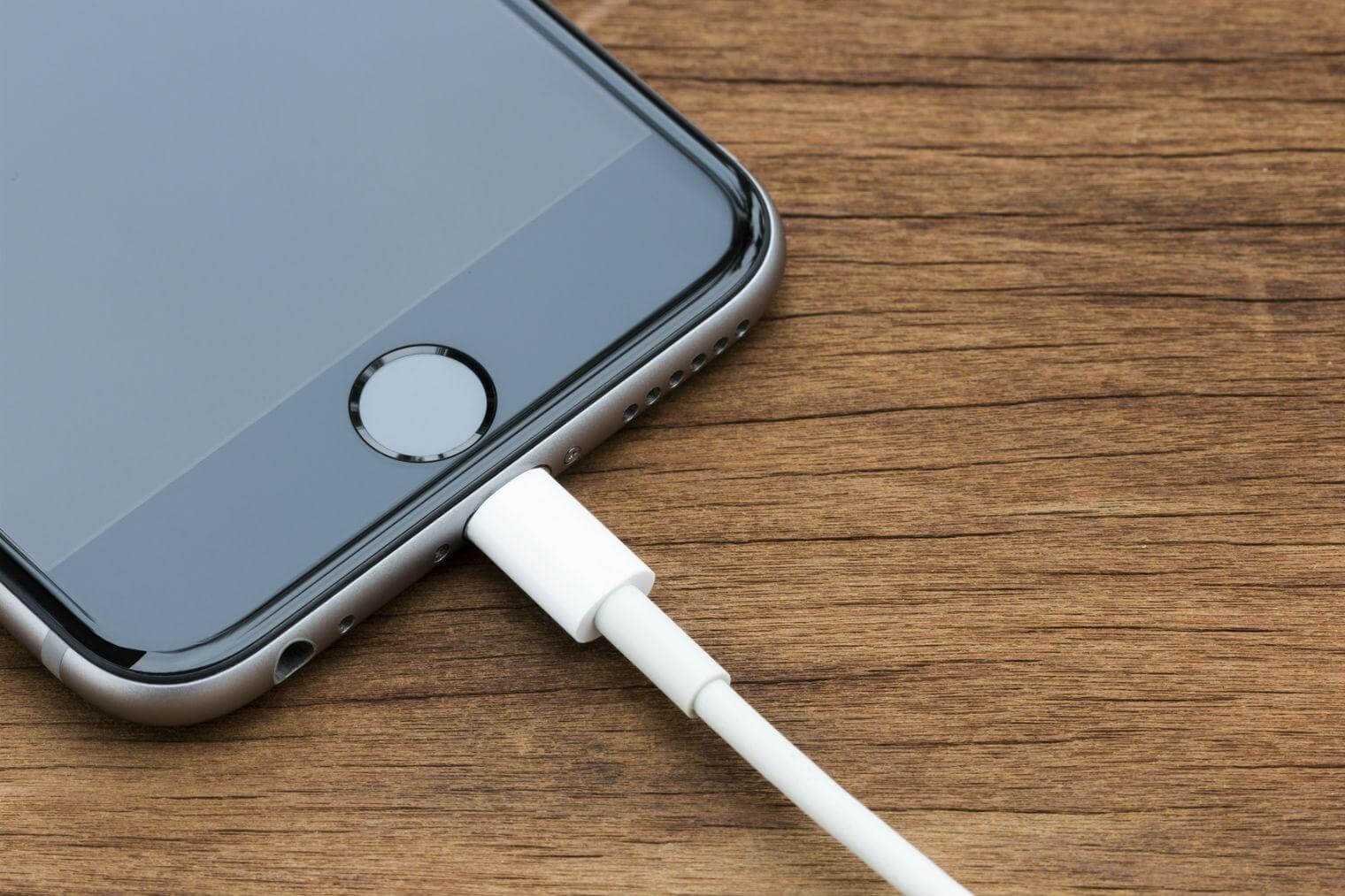 Можно ли оставлять iphone подключенным к зарядке на ночь, или как правильно заряжать смартфон  | яблык